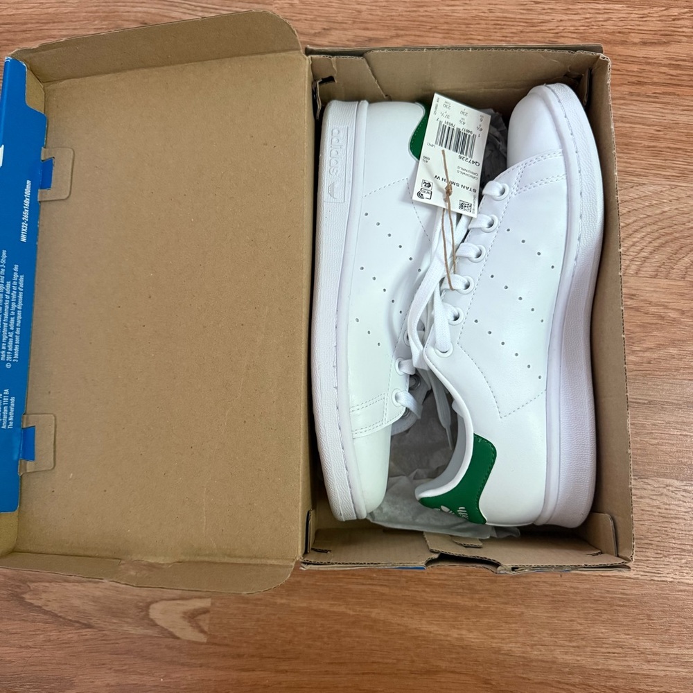 NEW!! Adidas Originals Stan Smith - Size 6 NWT